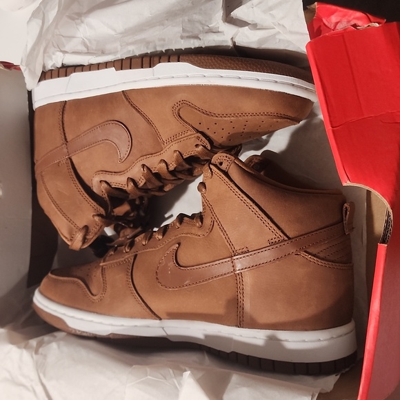 Nike Shoes - Nike Dunk High Peacan